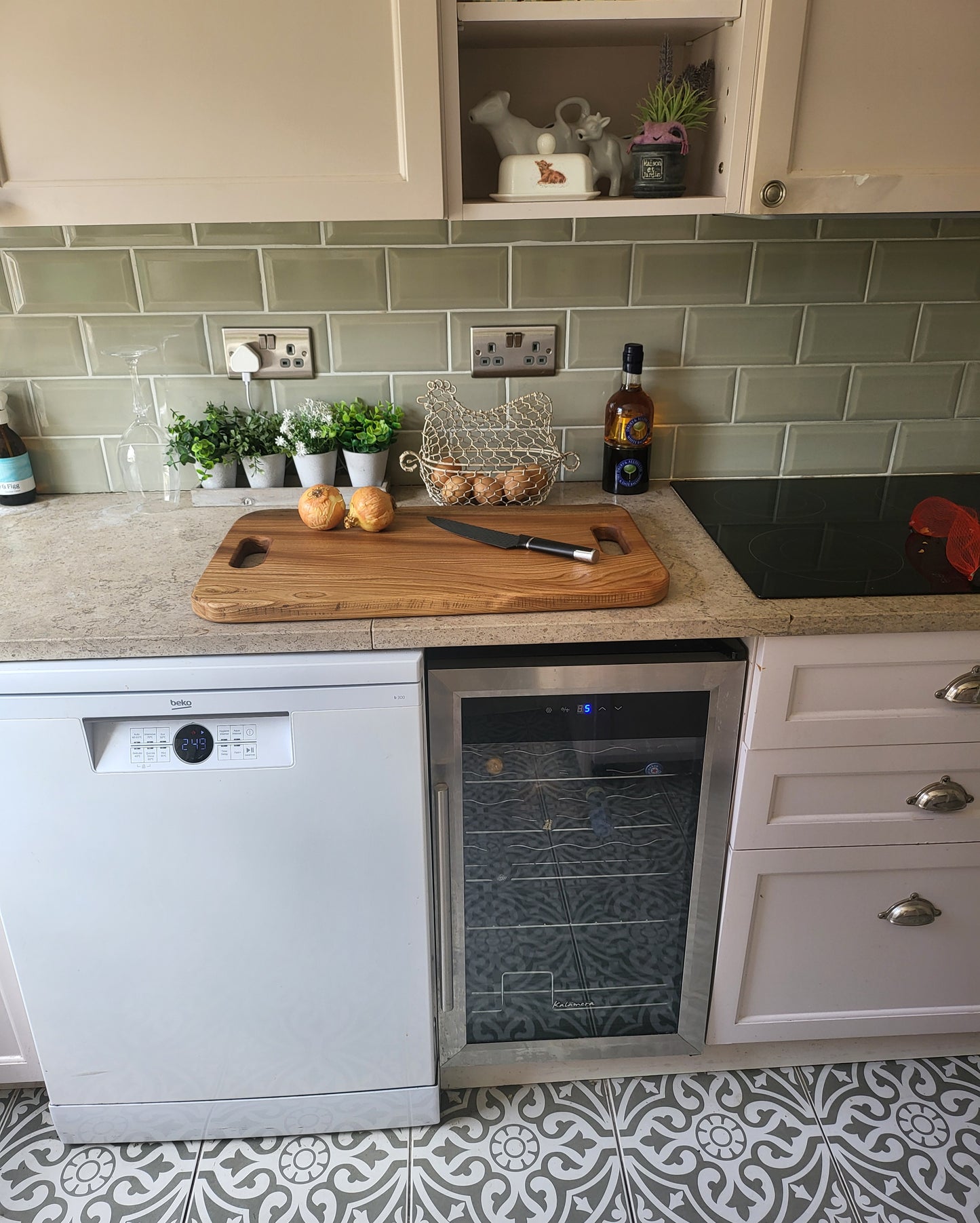 Chopping Board - Hand Crafted - Elm - Extra Large - "Saxon-1"